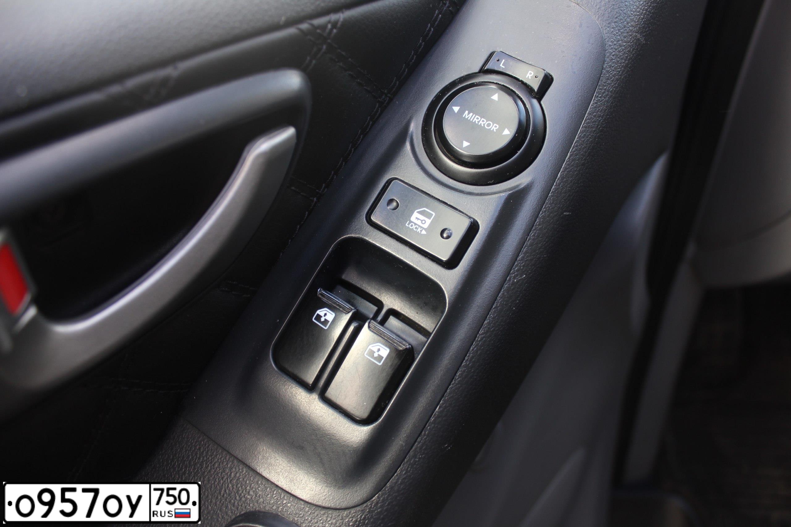 Фото автомобиля HYUNDAI H 1/H 100/STAREX, 2011 — госномер В485МЕ01. Цвет: ЧЕРНЫЙ