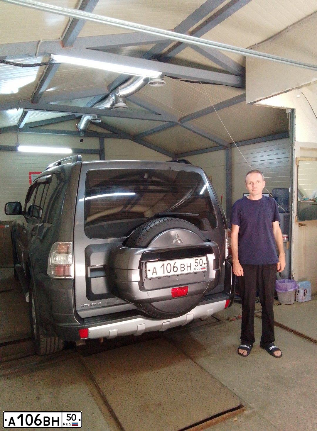 Фото автомобиля MITSUBISHI PAJERO, 2012 — госномер Х181АХ550. Цвет: СЕРЫЙ ТЕМНЫЙ