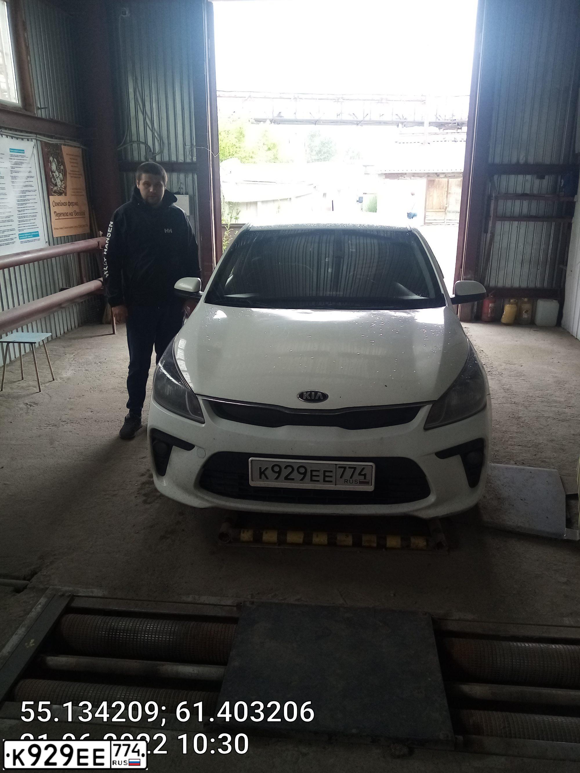 Фото автомобиля KIA RIO, 2017 — госномер К929ЕЕ774. Цвет: Белый