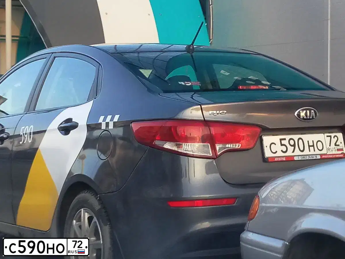 Фото автомобиля KIA RIO, 2015 — госномер Р191ТН72. Цвет: ТЕМНО-СЕРЫЙ