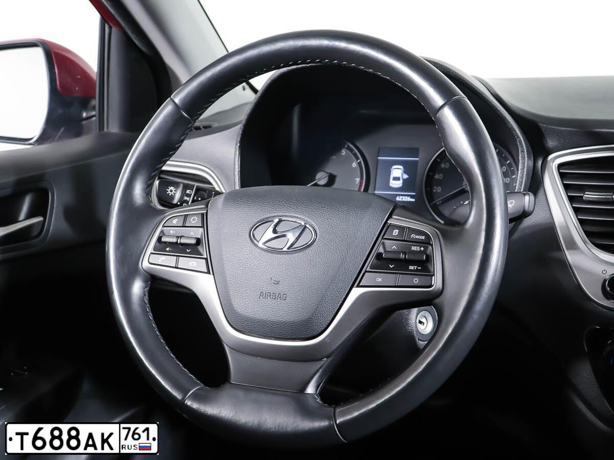 Фото автомобиля HYUNDAI SOLARIS, 2019 — госномер М082РН21. Цвет: Красный