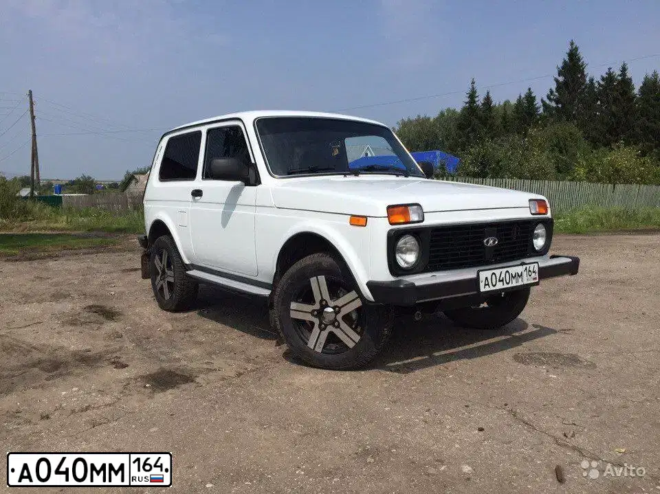 Фото автомобиля LADA 2121 NIVA, 2013 — госномер О007ТЕ64. Цвет: ЯРКО БЕЛЫЙ