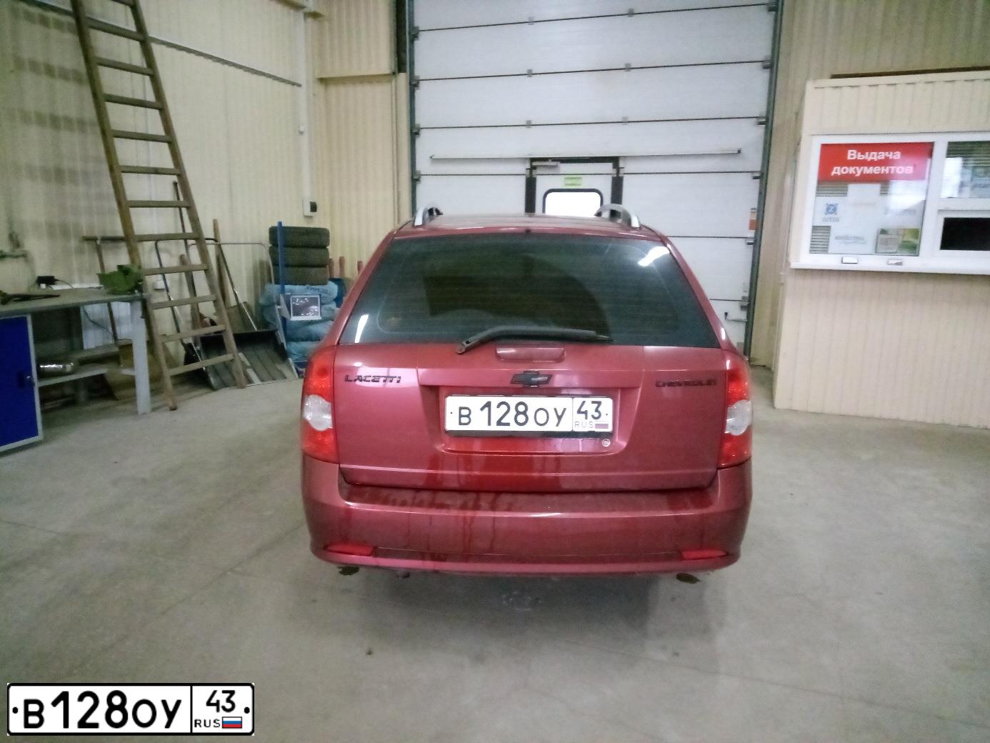 Фото автомобиля CHEVROLET LACETTI, 2007 — госномер В128ОУ43. Цвет: КРАСНЫЙ