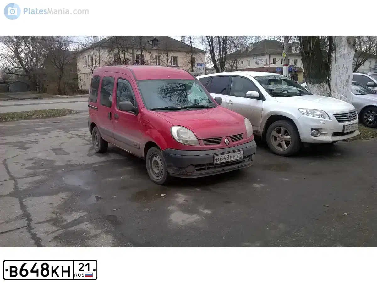 Фото автомобиля RENAULT KANGOO, 2003 — госномер В648КН21. Цвет: Красный