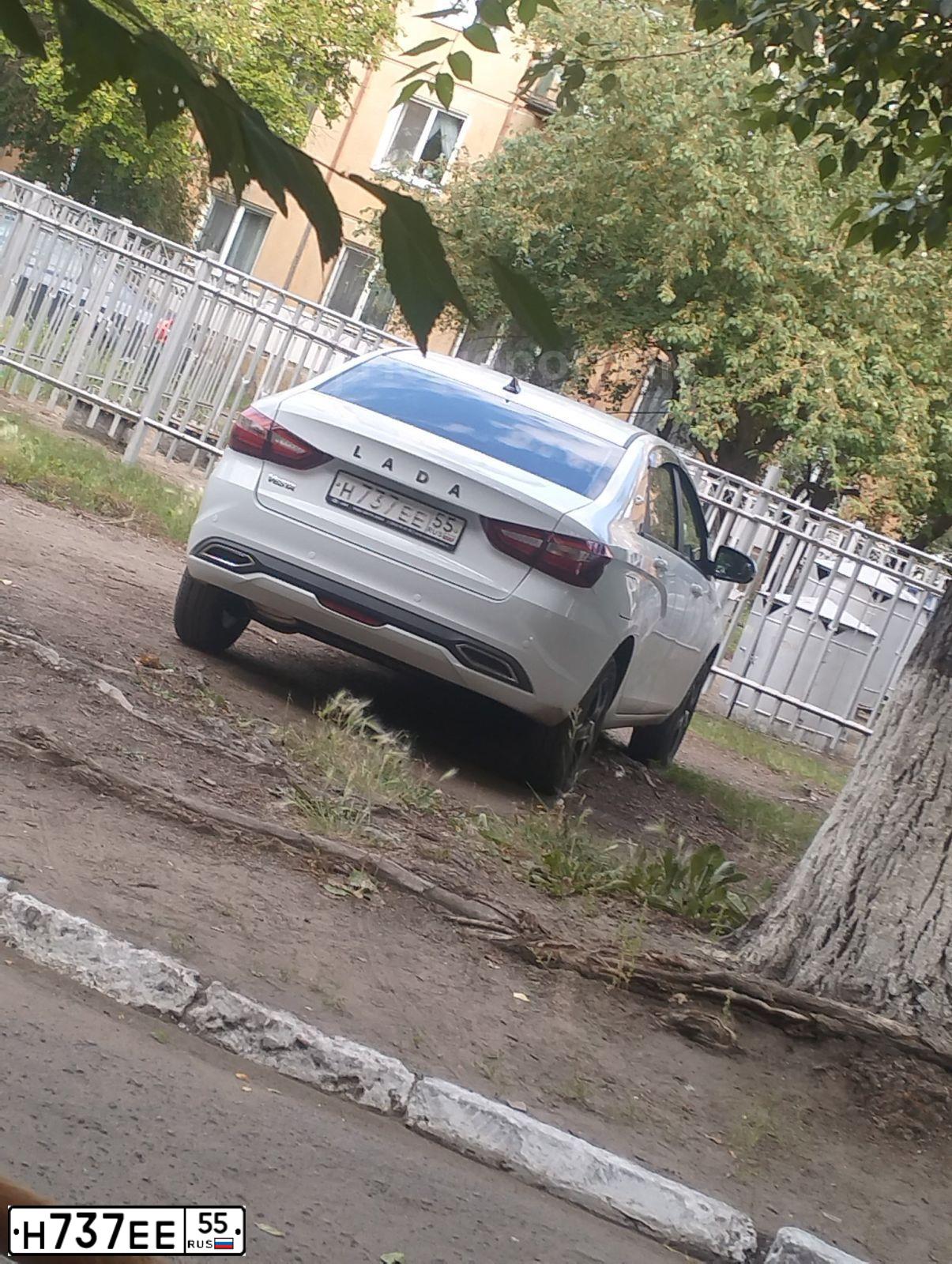 Фото автомобиля LADA 2170 PRIORA, 2008 — госномер Н737ЕЕ55. Цвет: Сине-Черный