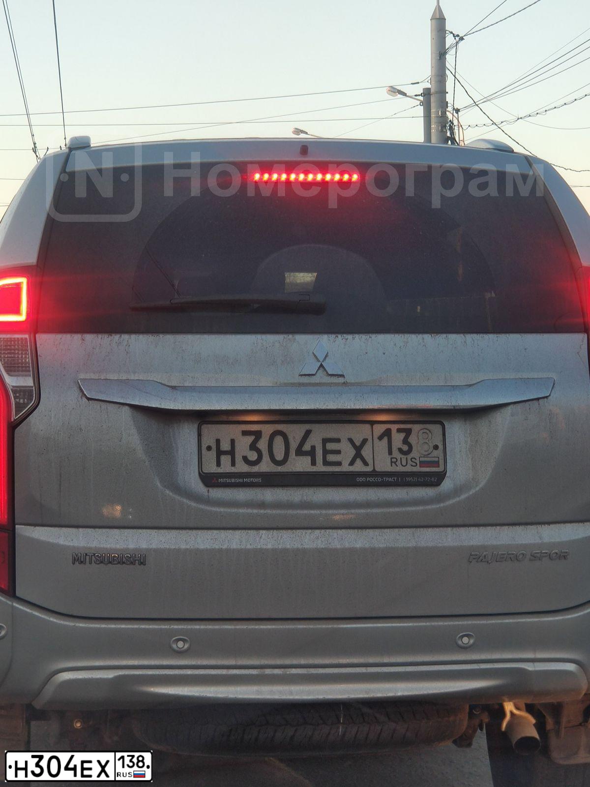 Фото автомобиля MITSUBISHI PAJERO SPORT, 2020 — госномер Н304ЕХ138. Цвет: СЕРЕБРИСТЫЙ