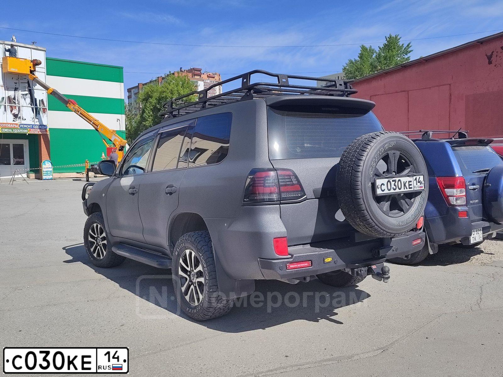 Фото автомобиля TOYOTA LANDCRUISER 200, 2008 — госномер С030КЕ14. Цвет: СЕРЕБРИСТЫЙ