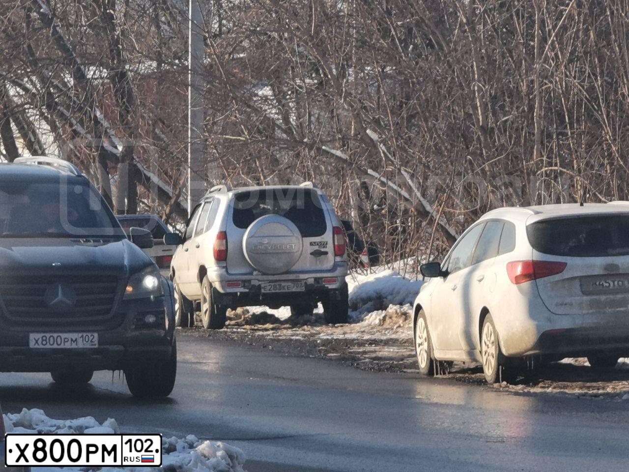 Фото автомобиля LADA 2105 LADA, 2007 — госномер Х800РМ102. Цвет: Темно-зеленый