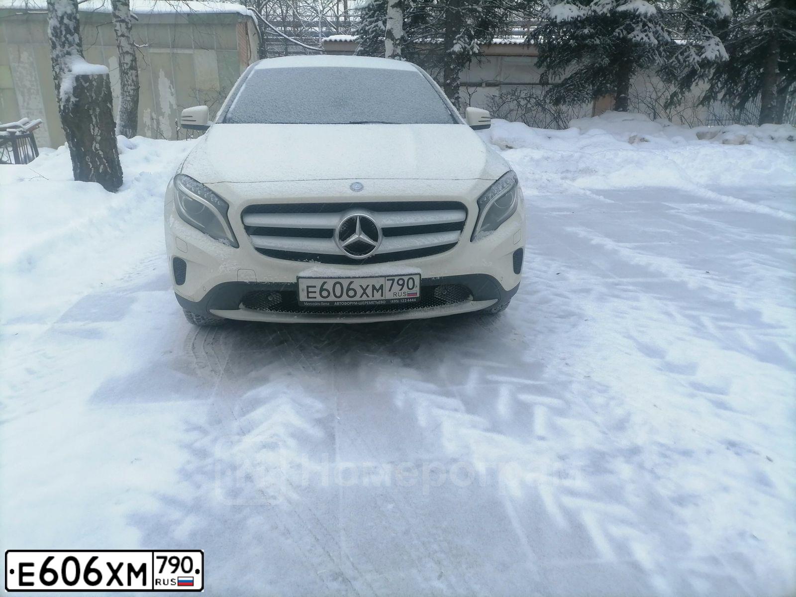 Фото автомобиля MERCEDES GLA-KLASSE, 2014 — госномер С800ТР777. Цвет: Белый