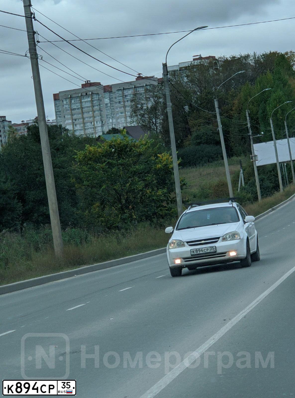 Фото автомобиля CHEVROLET LACETTI, 2009 — госномер К894СР35. Цвет: Белый