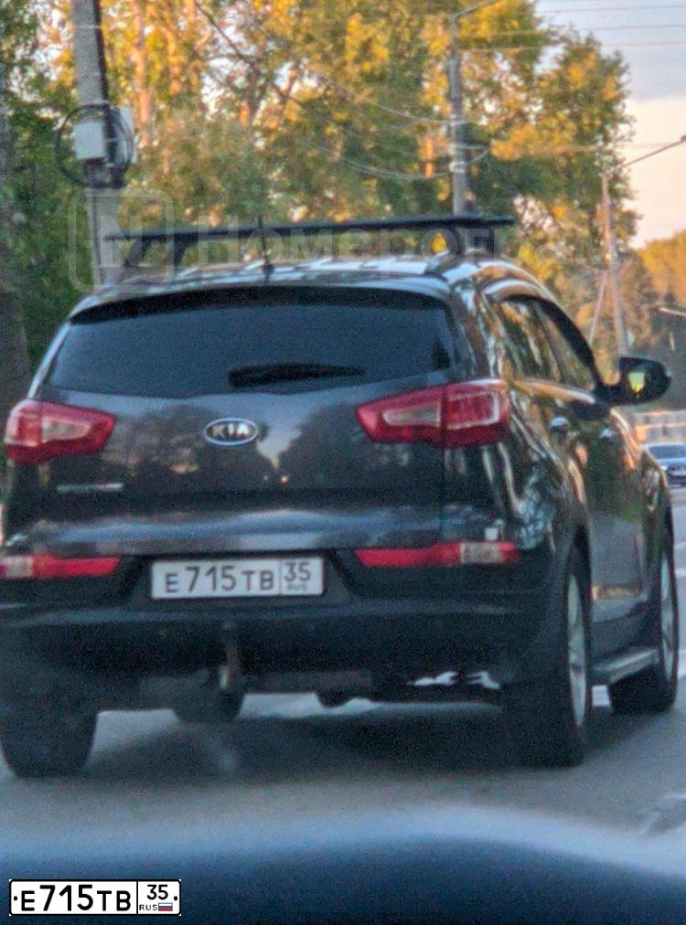 Фото автомобиля KIA SPORTAGE, 2010 — госномер Е715ТВ35. Цвет: СЕРЫЙ