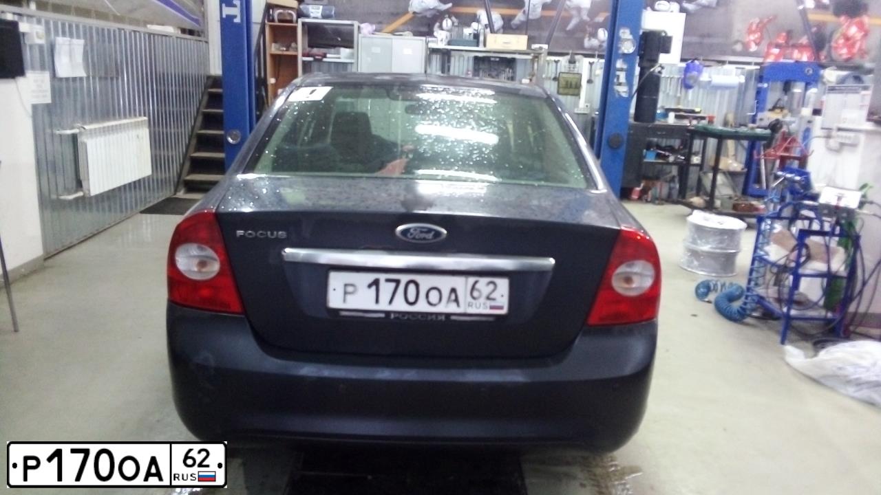 Фото автомобиля FORD FOCUS, 2009 — госномер Р170ОА62. Цвет: ТЕМНО-СЕРЫЙ