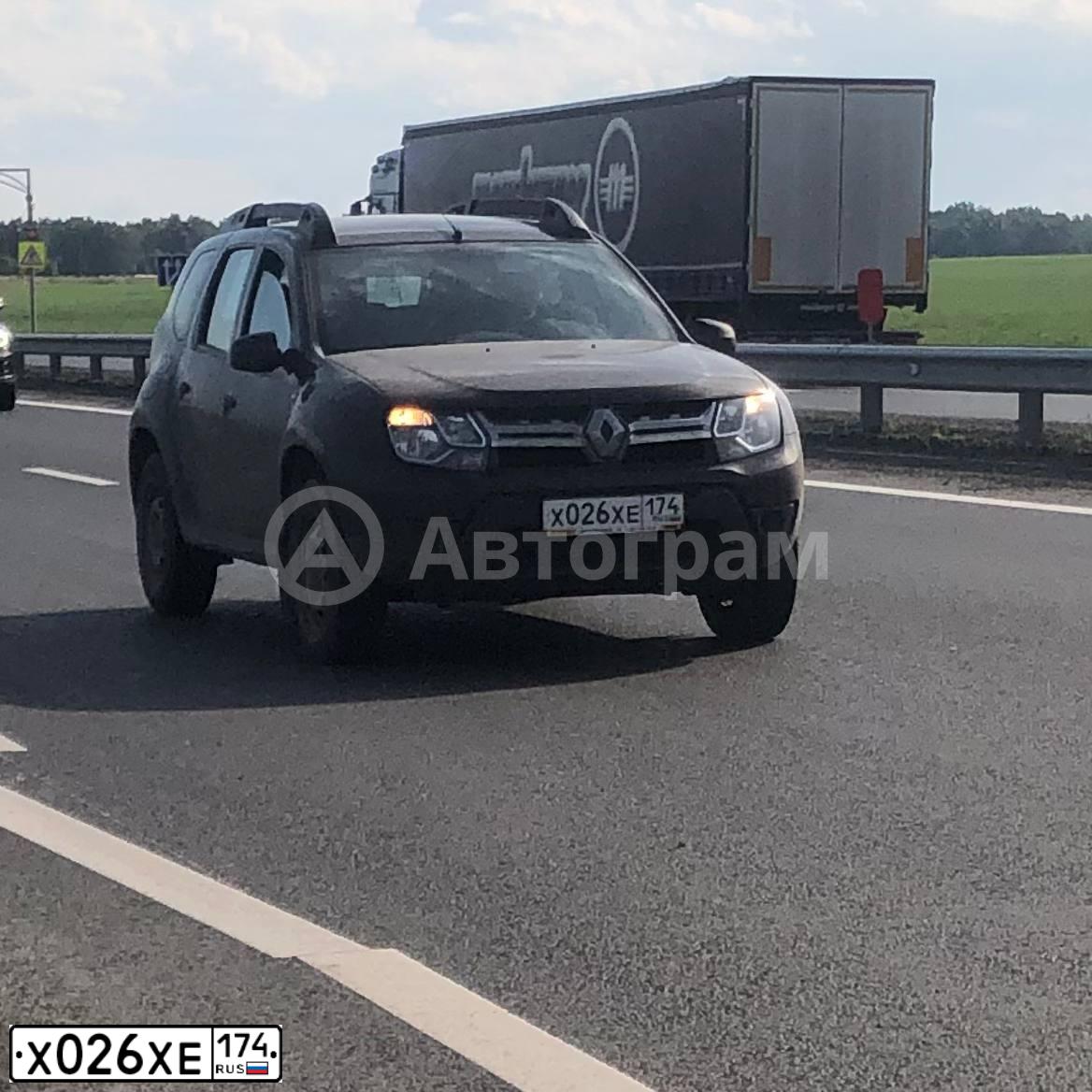 Фото автомобиля RENAULT DUSTER, 2017 — госномер Х026ХЕ174. Цвет: ТЕМНО-КОРИЧНЕВЫЙ