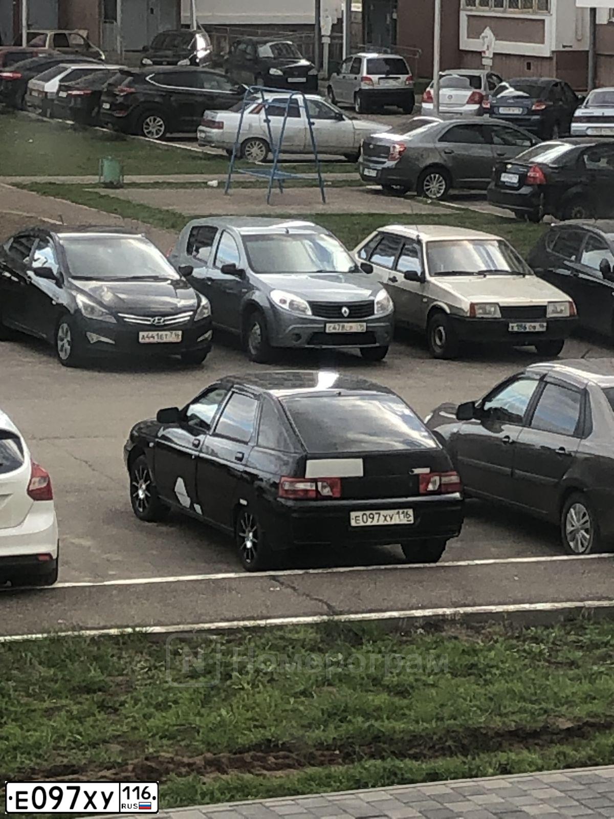 Фото автомобиля LADA 2112 LADA, 2008 — госномер Т698СТ35. Цвет: СИНЕ-ЧЕРНЫЙ