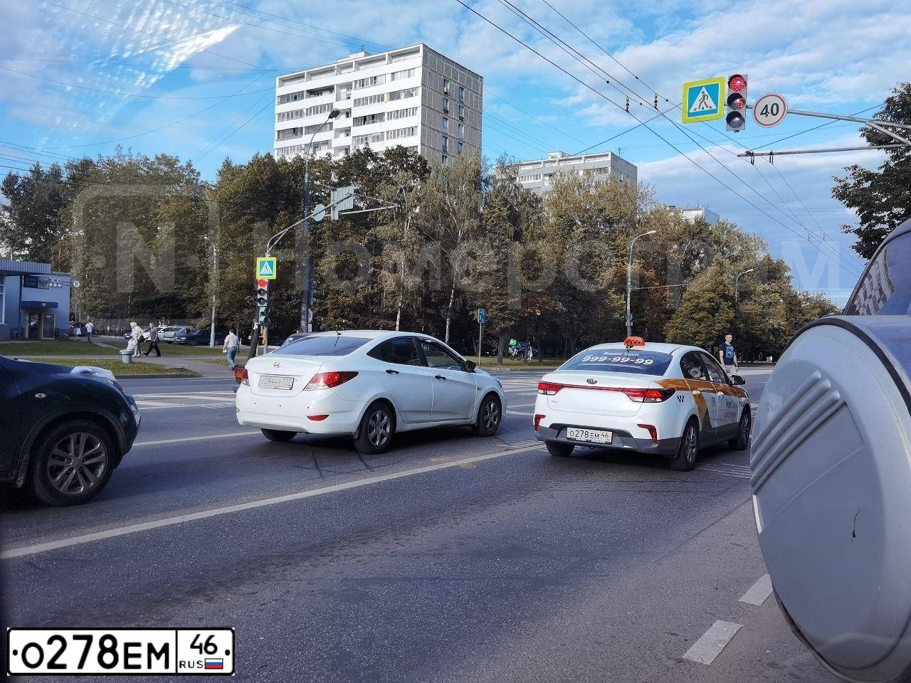 Фото автомобиля KIA RIO, 2018 — госномер Р072ТЕ05. Цвет: Белый