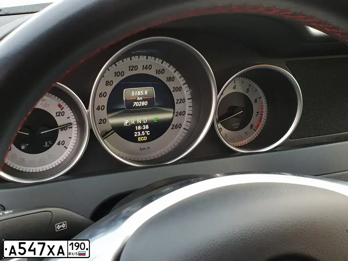 Фото автомобиля MERCEDES C-KLASSE, 2012 — госномер О768МН142. Цвет: синий