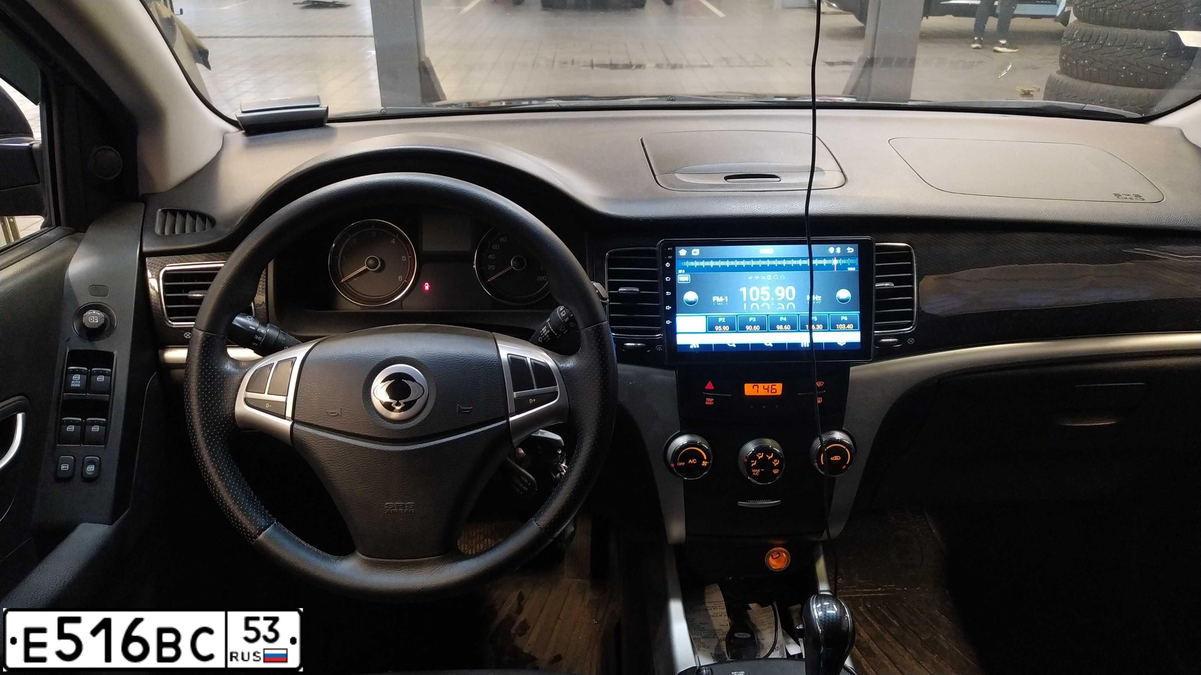 Фото автомобиля SSANGYONG ACTYON, 2013 — госномер Н810РК198. Цвет: ЧЕРНЫЙ