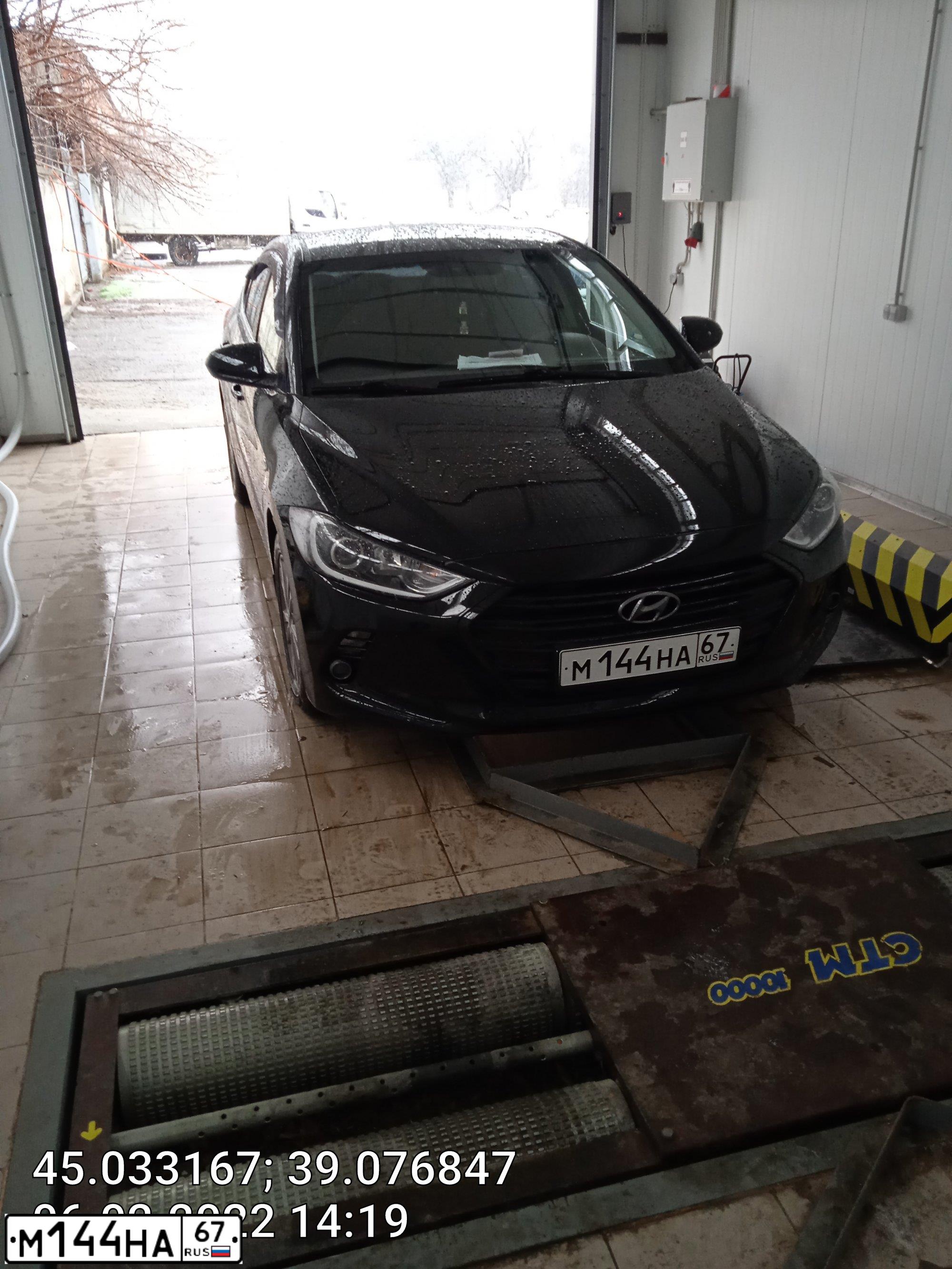 Фото автомобиля HYUNDAI ELANTRA, 2017 — госномер Р558ОО58. Цвет: ЧЕРНЫЙ