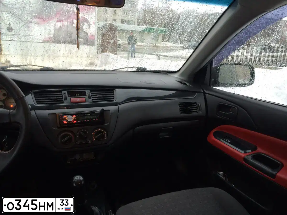 Фото автомобиля MITSUBISHI LANCER, 2004 — госномер О345НМ33. Цвет: ЧЕРНЫЙ