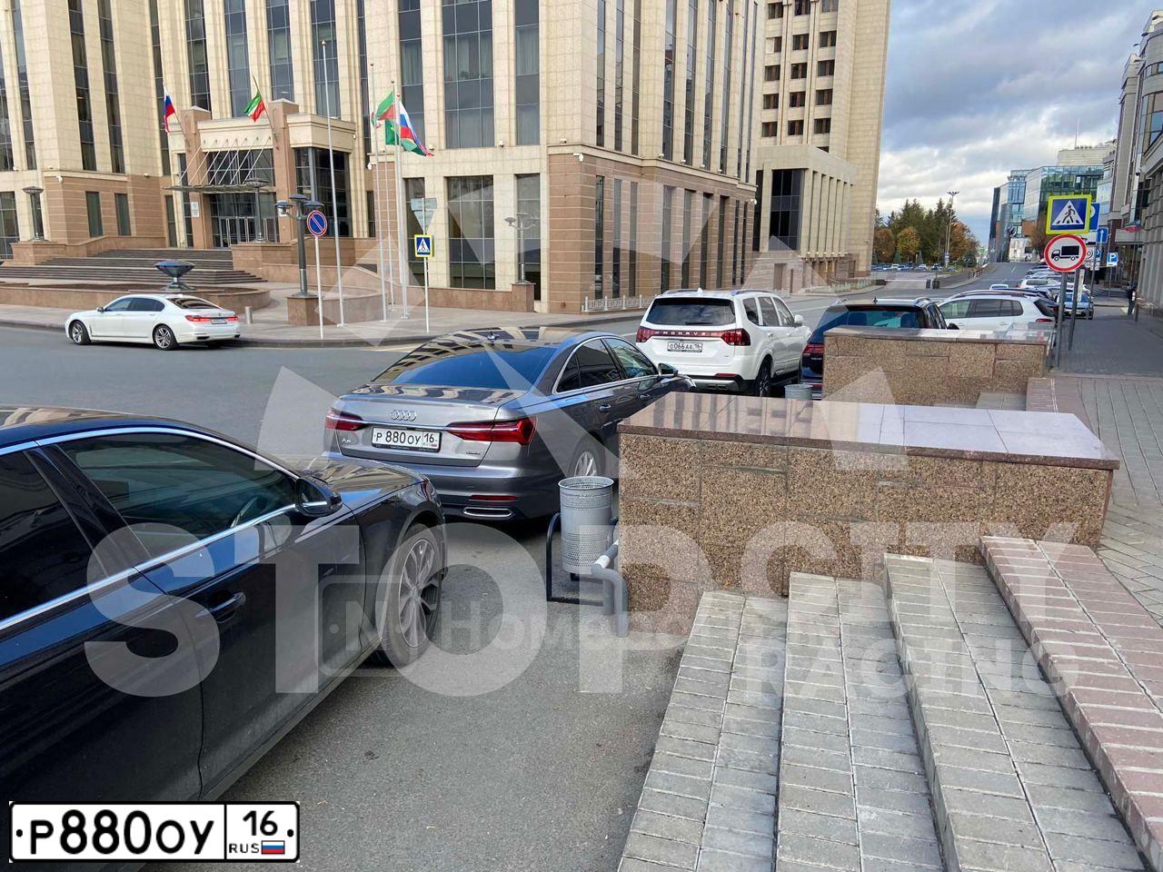 Фото автомобиля AUDI A6, 2016 — госномер Р880ОУ16. Цвет: Серый
