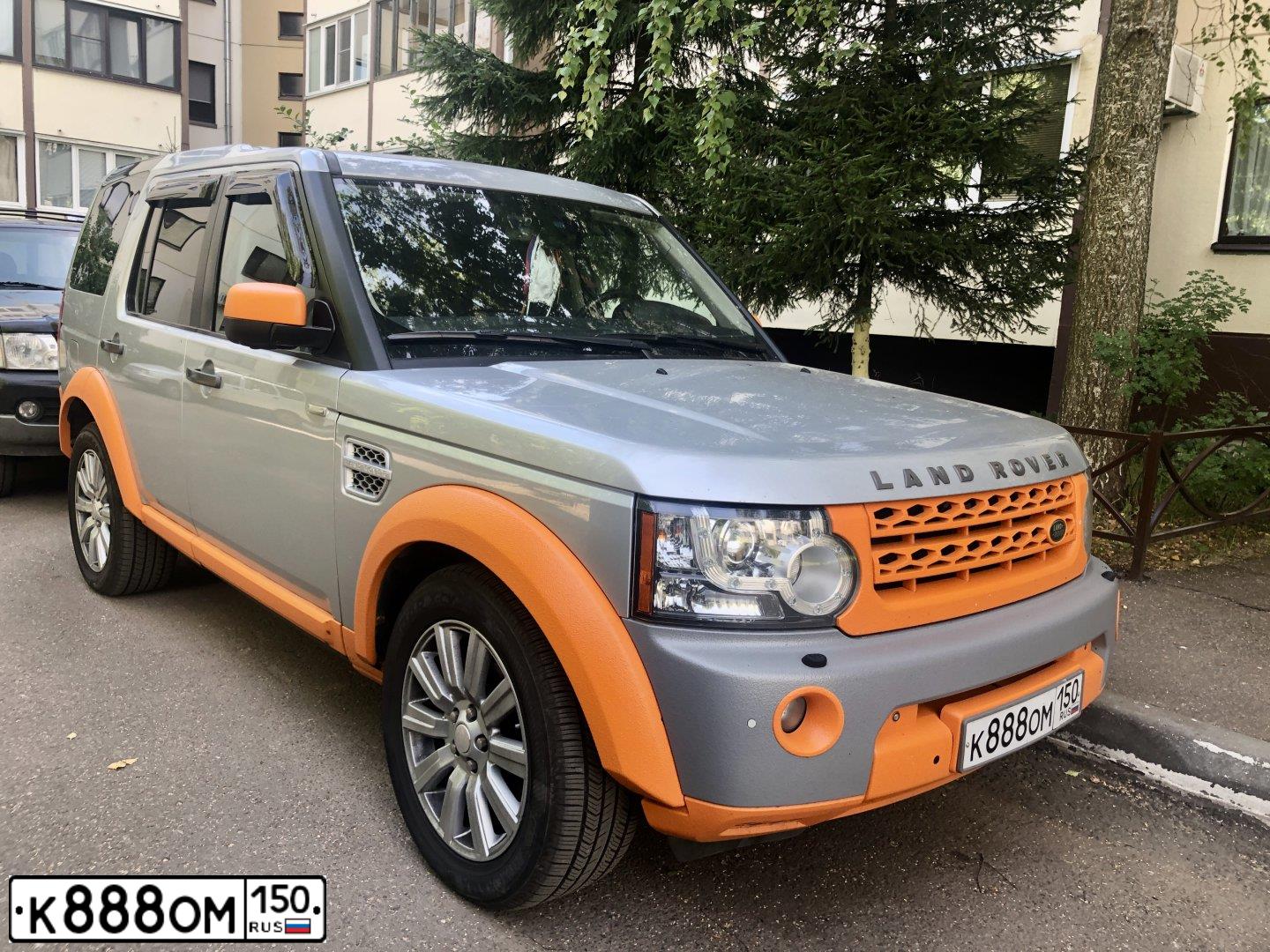 Фото автомобиля TOYOTA LANDCRUISER 200, 2010 — госномер К888ОМ150. Цвет: ЧЕРНЫЙ