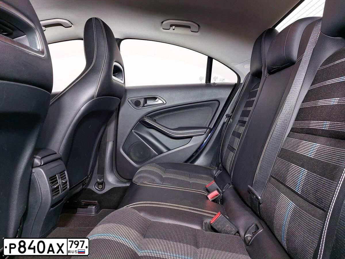 Фото автомобиля MERCEDES-BENZ CLA200, 2017 — госномер У243КО977. Цвет: синий