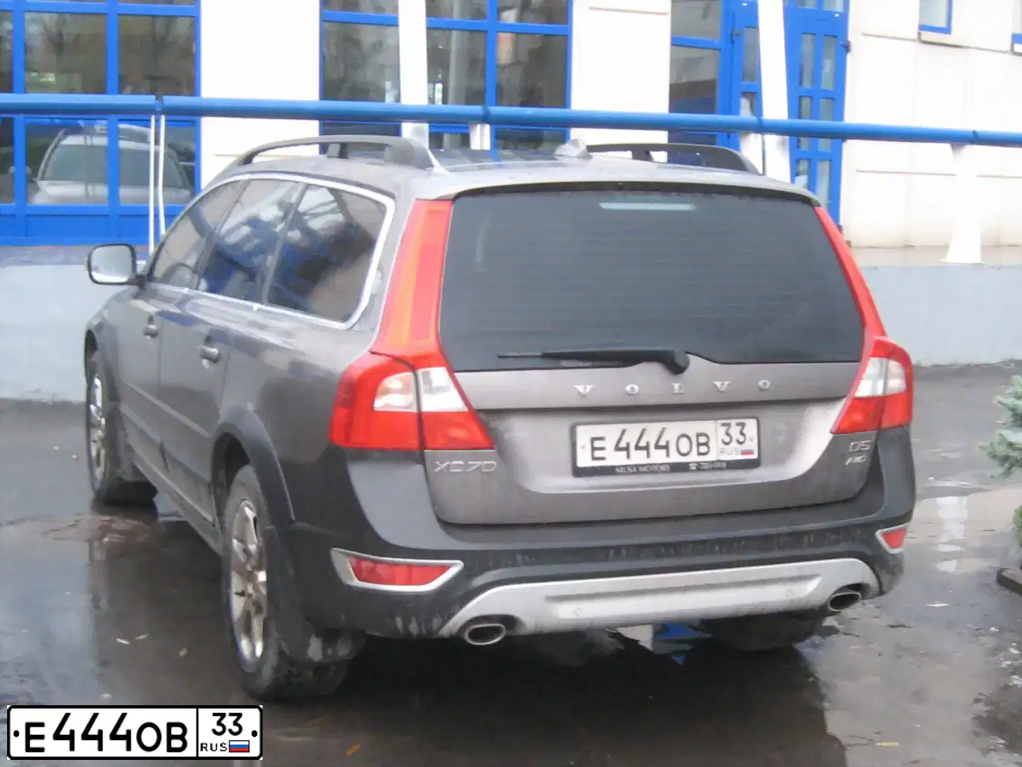 Фото автомобиля VOLKSWAGEN POLO, 2015 — госномер Е444ОВ33. Цвет: КОРИЧНЕВЫЙ