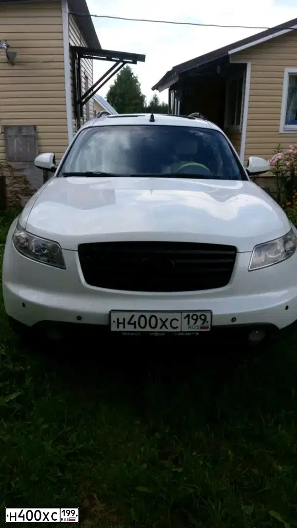 Фото автомобиля INFINITI QX70 /FX/, 2003 — госномер О351АЕ154. Цвет: Белый