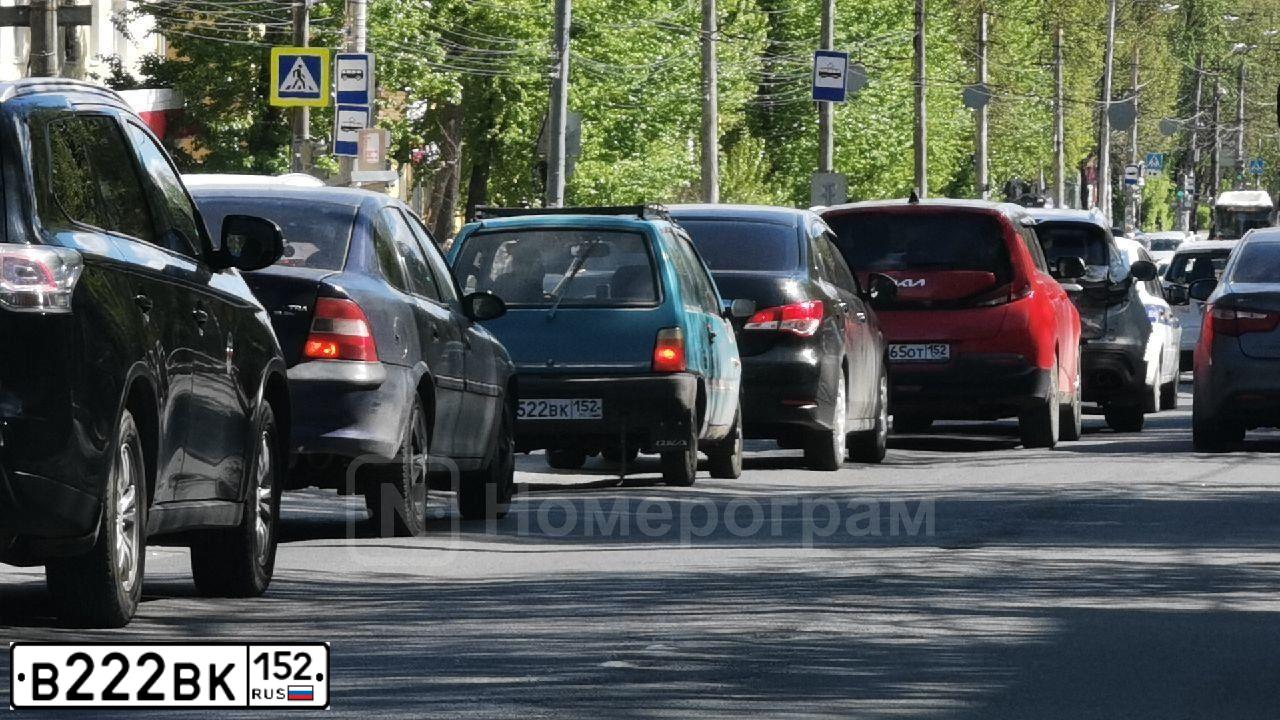 Фото автомобиля INFINITI QX70 /FX/, 2012 — госномер Х538УТ152. Цвет: ТЕМНО-КРАСНЫЙ