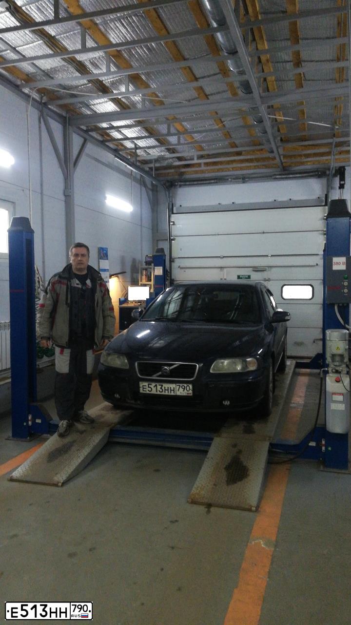 Фото автомобиля VOLVO S60, 2007 — госномер Е513НН790. Цвет: СИНИЙ ТЕМНЫЙ