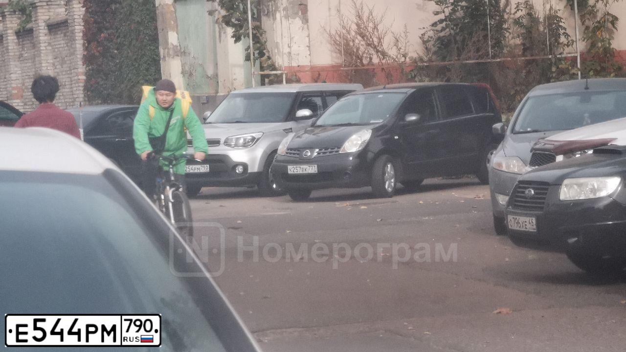 Фото автомобиля TOYOTA COROLLA, 2011 — госномер С608МК40