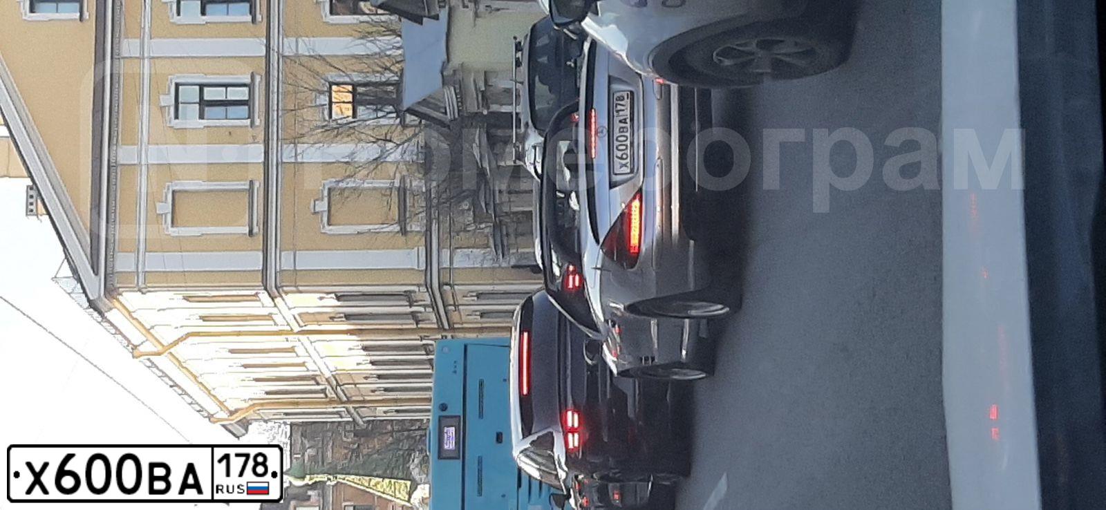 Фото автомобиля MERCEDES SL-KLASSE, 2001 — госномер О069СА78. Цвет: серебристый