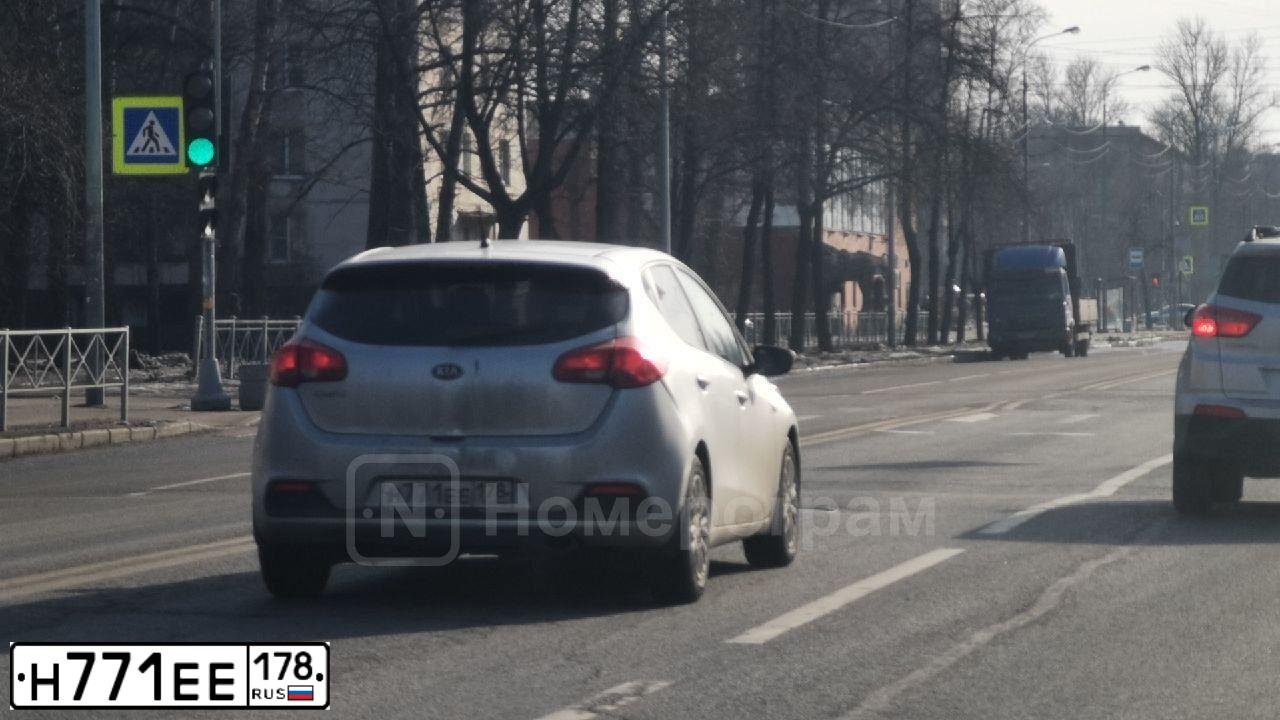 Фото автомобиля MITSUBISHI LANCER, 2007 — госномер Р296АО152. Цвет: КРАСНЫЙ