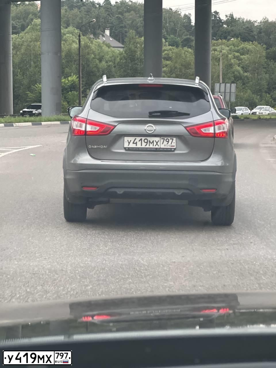 Фото автомобиля NISSAN QASHQAI, 2018 — госномер У419МХ797. Цвет: СЕРЫЙ