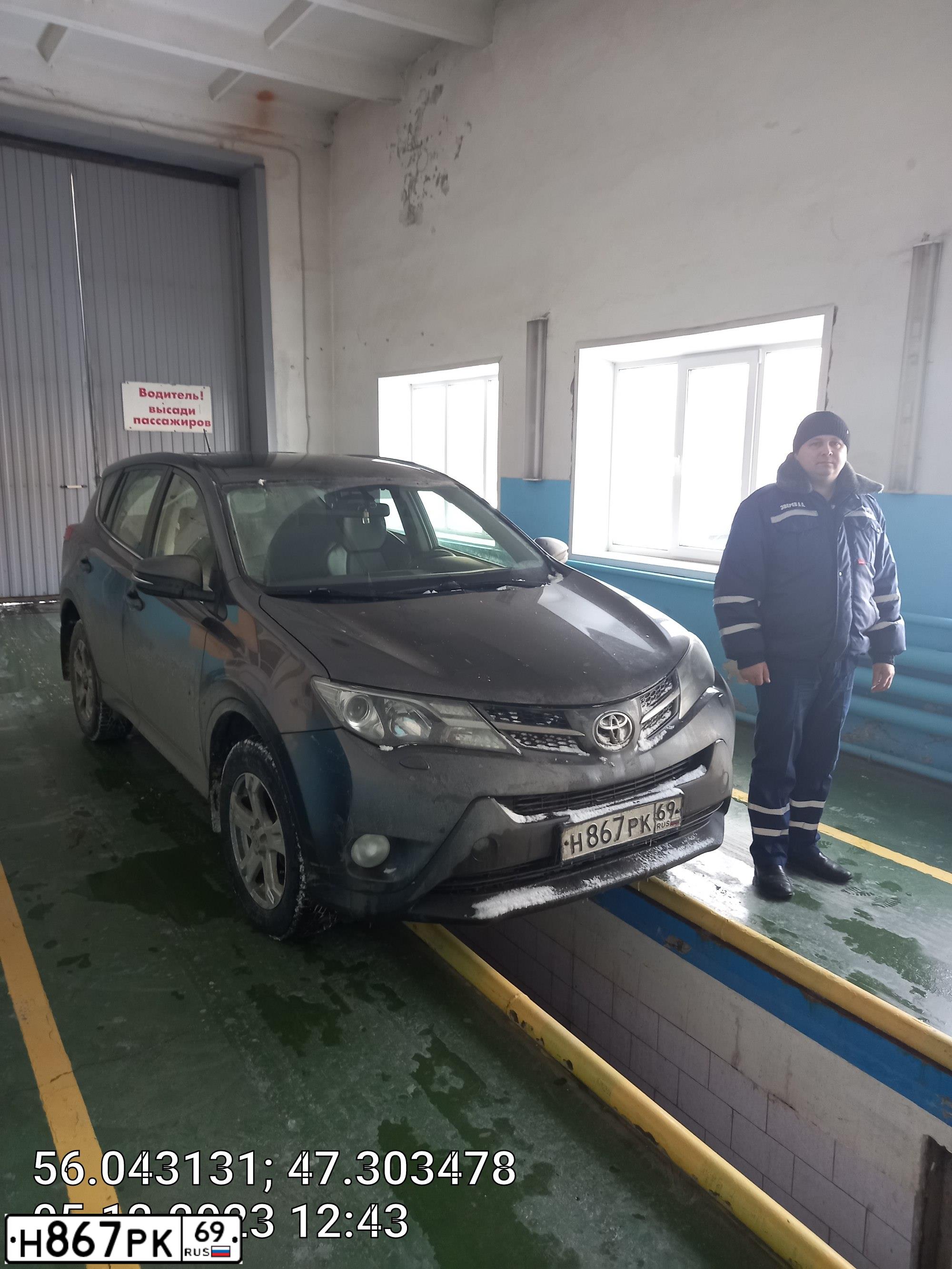 Фото автомобиля TOYOTA RAV4, 2013 — госномер М205НМ21. Цвет: Серый