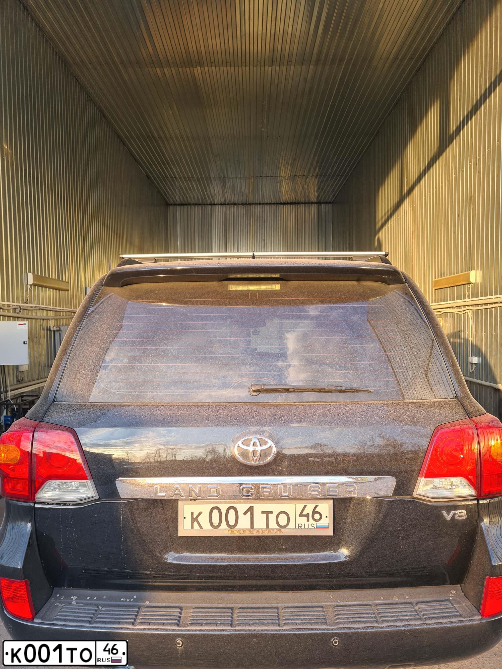 Фото автомобиля TOYOTA LANDCRUISER 200, 2013 — госномер К001ТО46. Цвет: ЧЕРНЫЙ