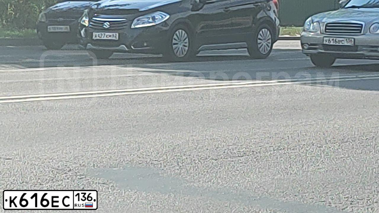Фото автомобиля LADA 2172 PRIORA, 2010 — госномер М542ТО31. Цвет: СИНЕ- ЧЕРНЫЙ