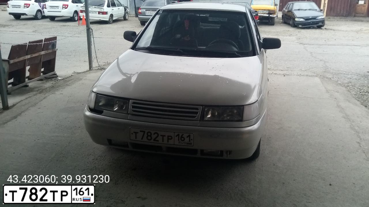 Фото автомобиля LADA 2112, 2004 — госномер М635ЕР126. Цвет: МОЛОЧНО-БЕЛЫЙ СЕРЕБРИСТЫЙ