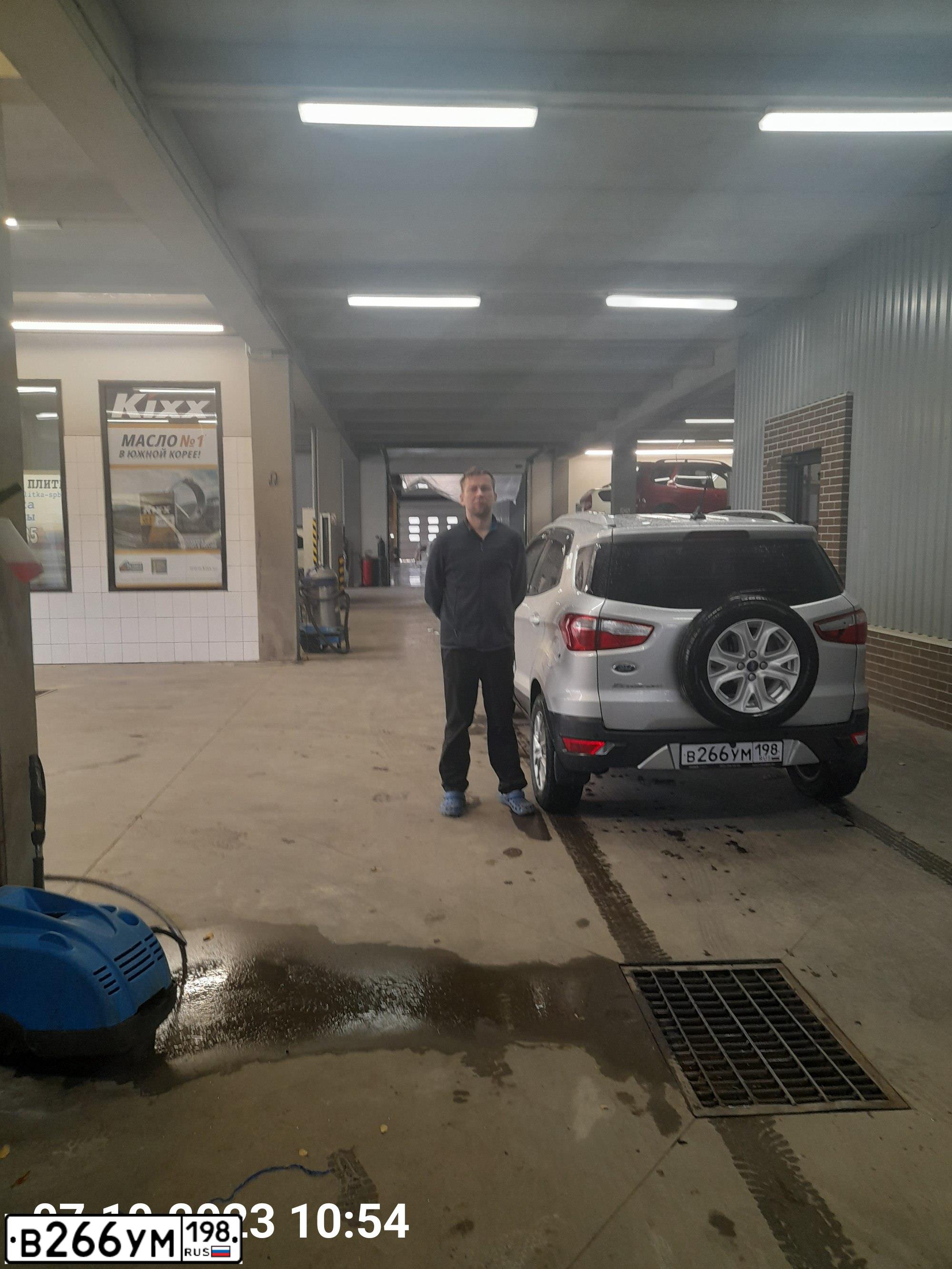 Фото автомобиля FORD ECOSPORT, 2016 — госномер В266УМ198. Цвет: Серебристый