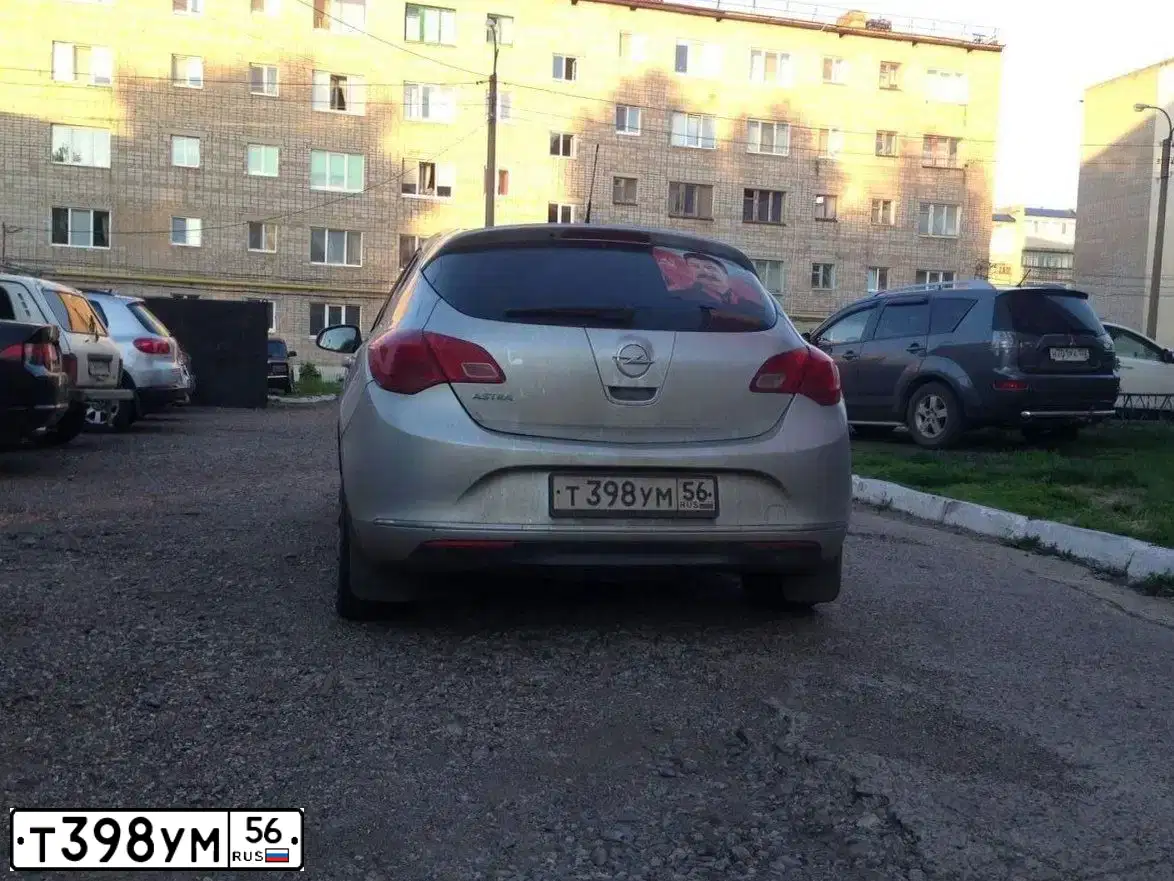 Фото автомобиля OPEL ASTRA, 2013 — госномер А500ОА02. Цвет: СЕРЕБРИСТЫЙ МЕТАЛЛИК