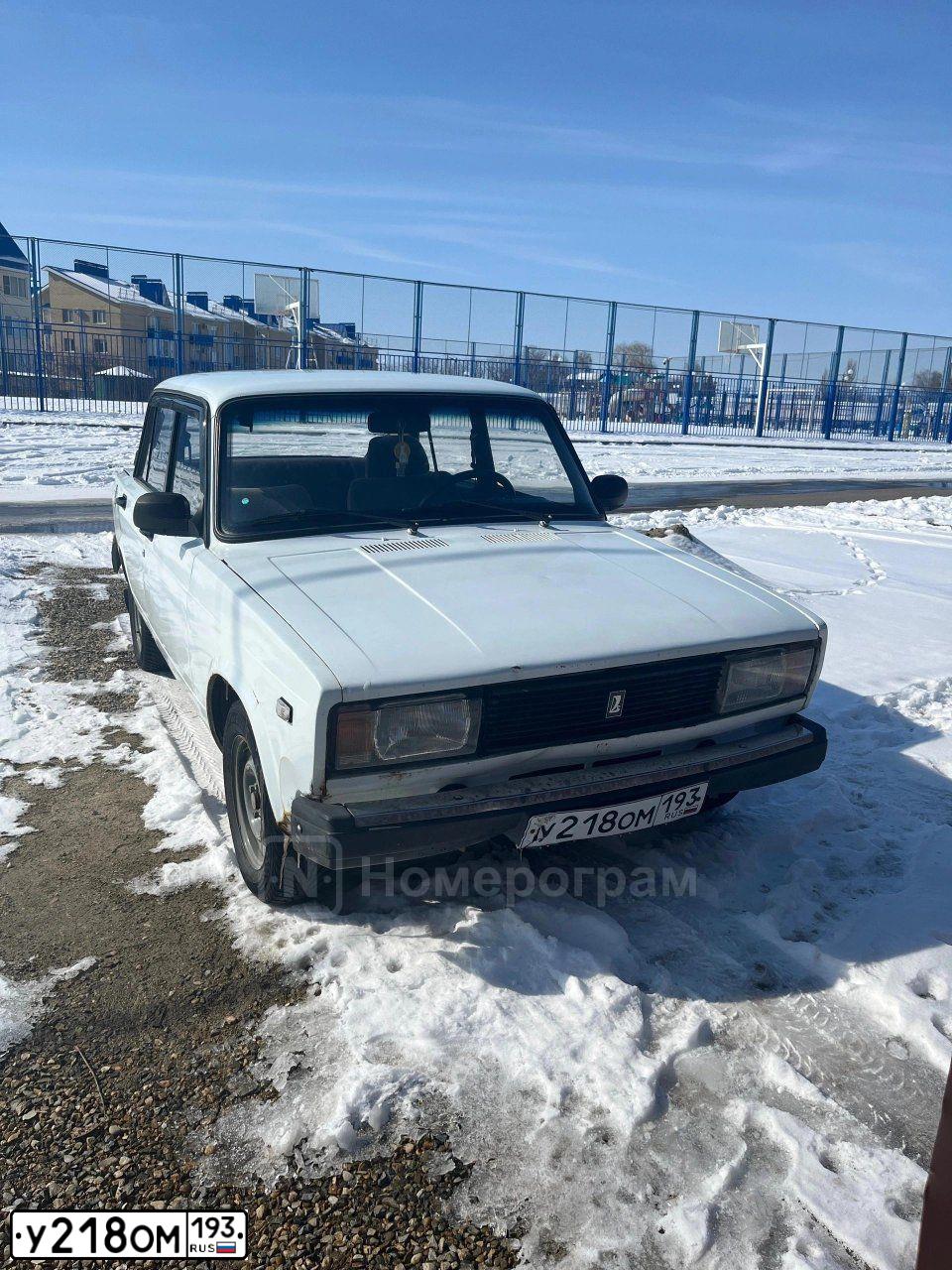 Фото автомобиля LADA 2105, 1988 — госномер У218ОМ193. Цвет: Белый