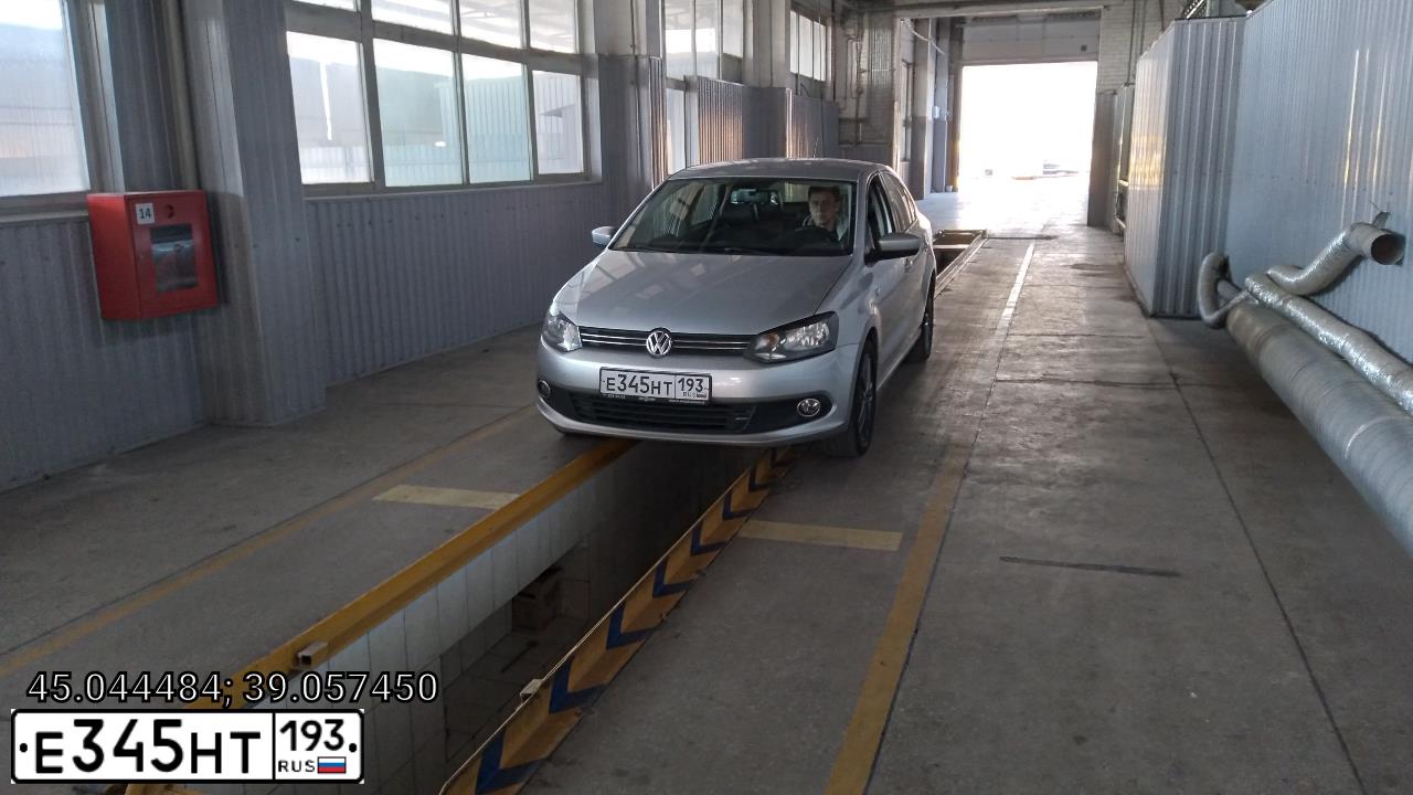 Фото автомобиля VOLKSWAGEN POLO, 2014 — госномер Е345НТ193. Цвет: СЕРЕБРИСТЫЙ