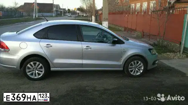 Фото автомобиля VOLKSWAGEN POLO, 2013 — госномер Е369НА123. Цвет: СЕРЕБРИСТЫЙ