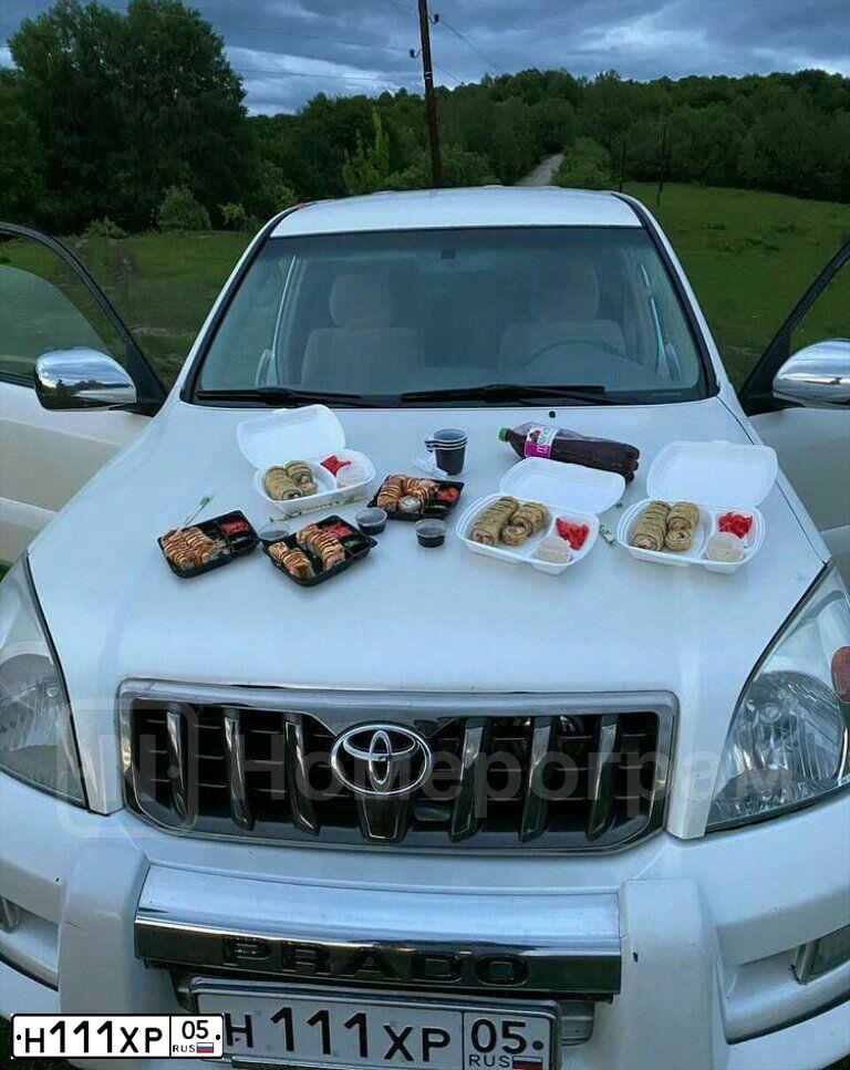 Фото автомобиля TOYOTA LANDCRUISER, 2004 — госномер Н111ХР05. Цвет: БЕЛЫЙ