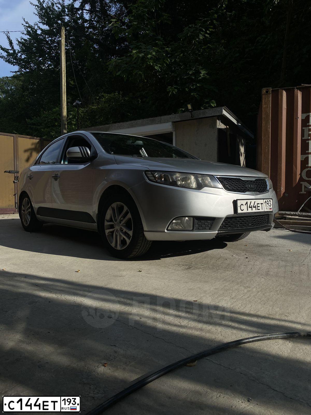 Фото автомобиля KIA CERATO, 2011 — госномер Р712ВК50. Цвет: Серебристый