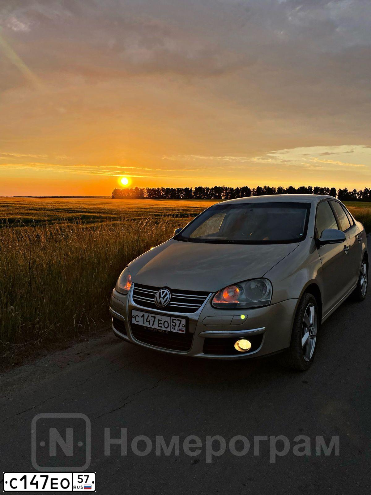 Фото автомобиля VOLKSWAGEN JETTA, 2008 — госномер С147ЕО57. Цвет: БЕЖЕВЫЙ
