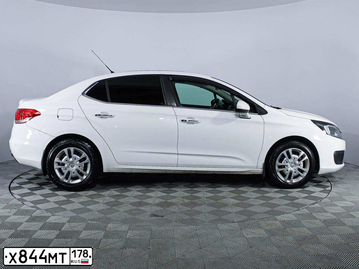Фото автомобиля CITROEN C4, 2017 — госномер Х844МТ178. Цвет: Белый