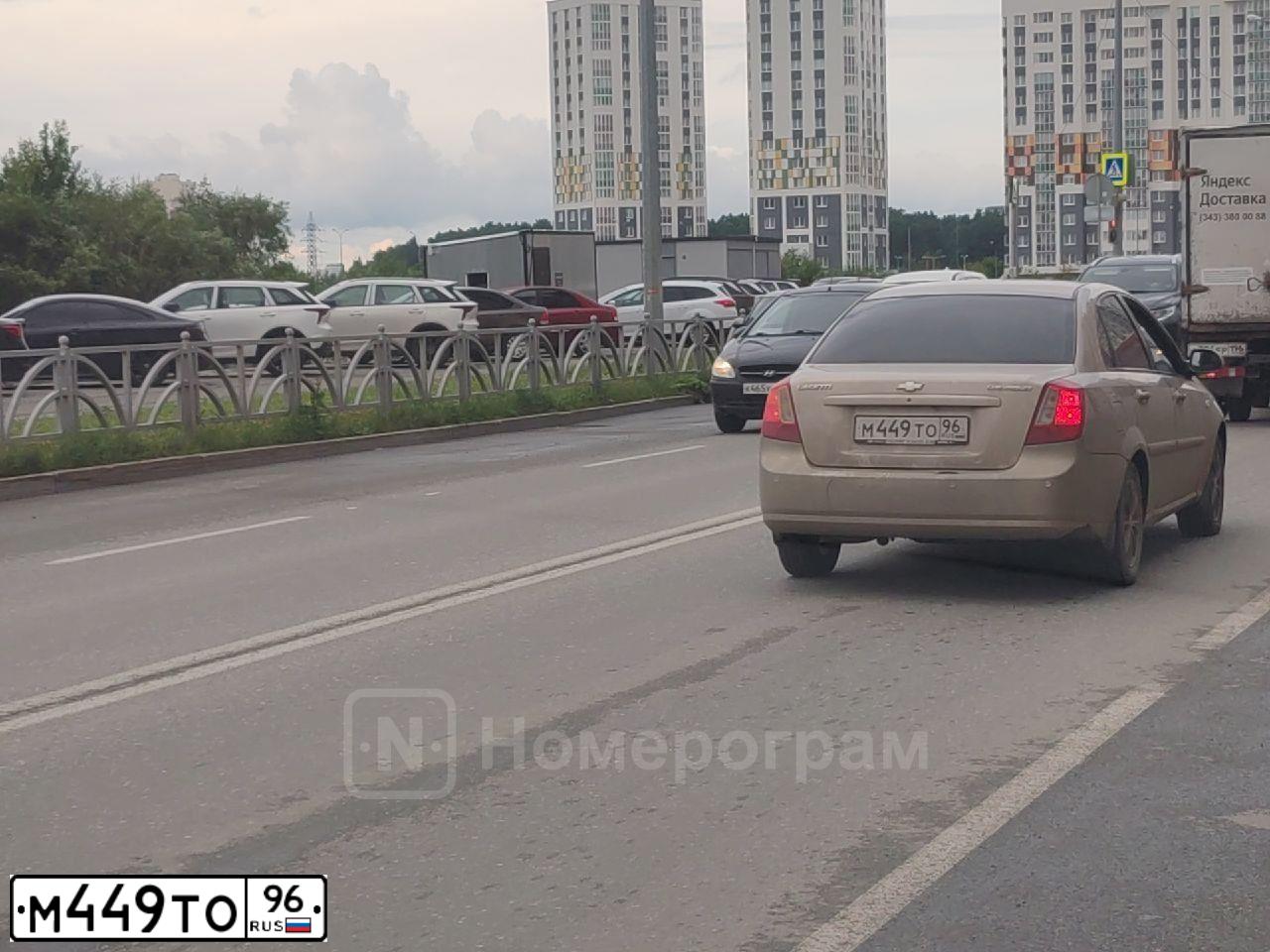 Фото автомобиля CHEVROLET LACETTI, 2008 — госномер М449ТО96. Цвет: БЕЖЕВЫЙ