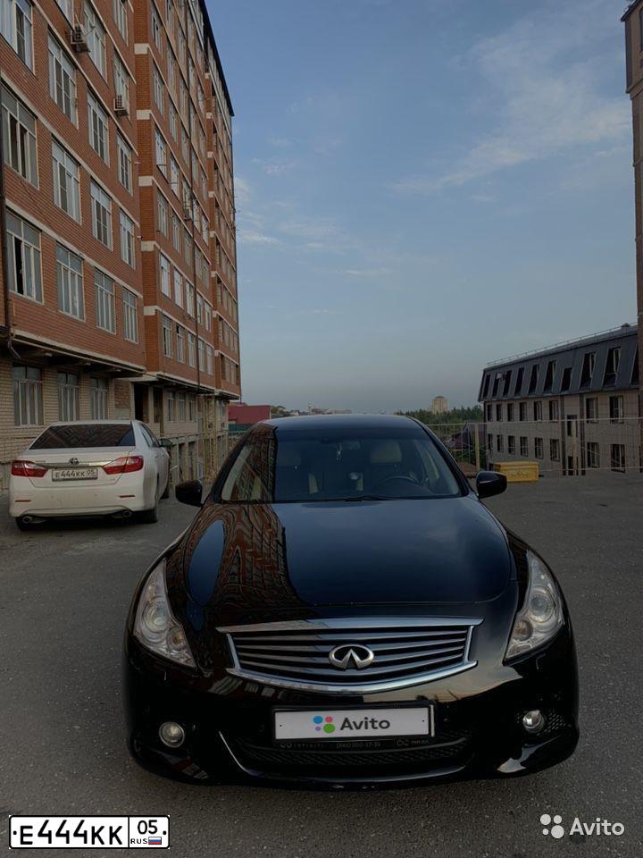 Фото автомобиля TOYOTA CAMRY, 2018 — госномер У193ЕР07. Цвет: БЕЛЫЙ ПЕРЛАМУТР
