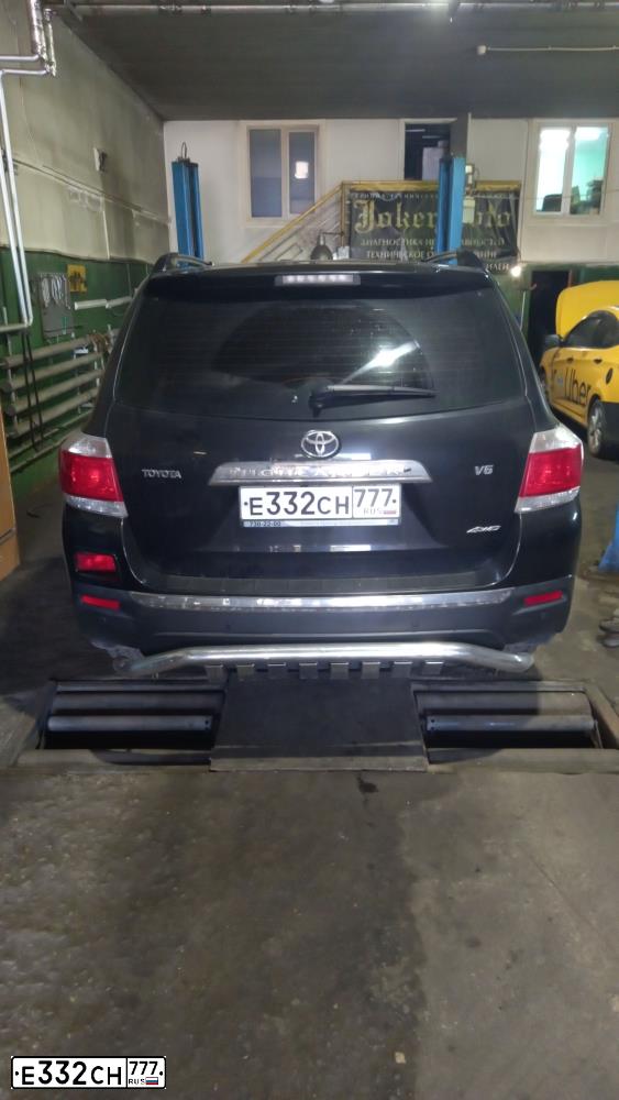 Фото автомобиля TOYOTA HIGHLANDER, 2012 — госномер М666АХ777. Цвет: ЧЕРНЫЙ